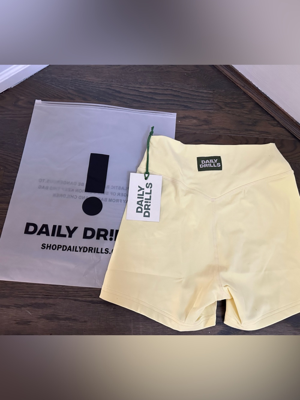New Daily Drills LEMONADE Chill Shorts Only  Size SMALL Shortie Shorts - Picture 4 of 8